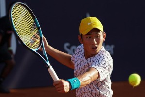  网坛新锐挑战传统，年轻力量改写格局