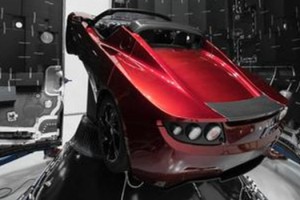  火箭联盟车球大战升级，空中特技决胜毫厘之间  