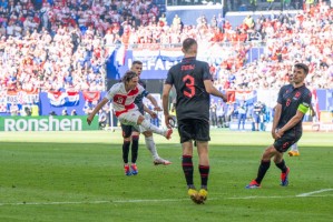  丘里奇克罗地亚火炮，多哈公开赛决胜盘惊险取胜