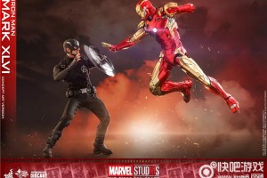  电竞周边产品热销 限量手办收藏价值持续走高