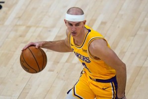  残疾人篮球锦标赛，运动员拼搏精神感人