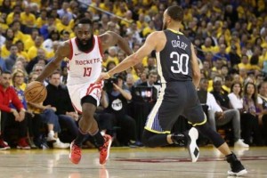  勇士末节发力客场轻取独行侠