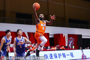  上海男篮外援发威，客场力克北京首钢队
