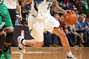  内线绞肉机对抗激烈篮板争夺白热化