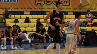  篮坛新星闪耀赛场，未来之星初露锋芒