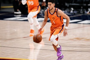  季后赛激战正酣，强队对决火花四射