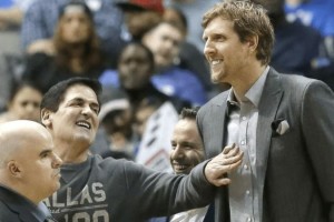  费德勒退役告别战引全场泪目