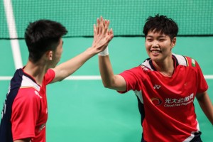  梅总双打配合默契十足，法网混双强势捧杯