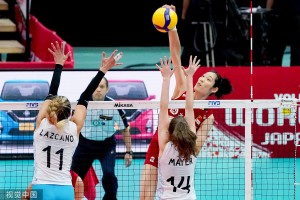  梅德韦杰夫直落三盘卫冕成功