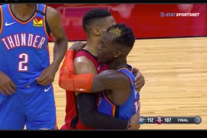  保罗双打搭档默契配合勇夺冠军