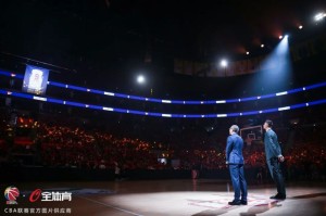  篮球名宿退役仪式温情满满