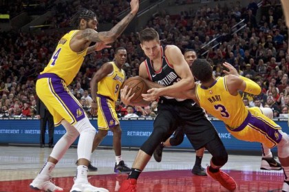  艾顿护框成功开拓者击退湖人反扑