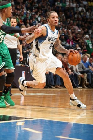  内线绞肉机对抗激烈篮板争夺白热化