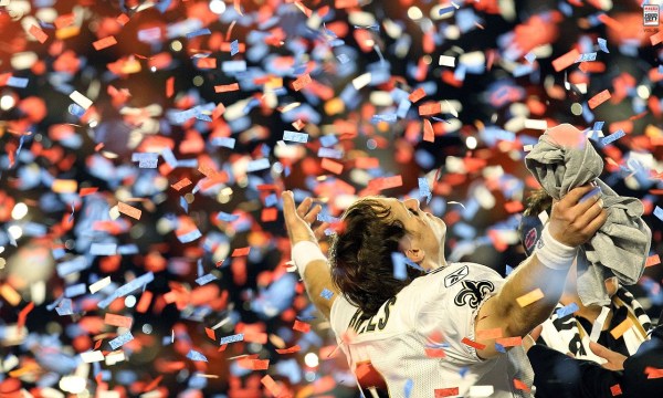  足坛传奇齐聚慈善赛，经典时刻重温旧梦