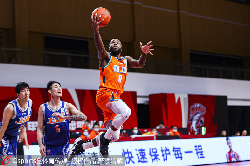  上海男篮外援发威，客场力克北京首钢队