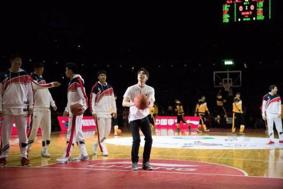  篮球跨界合作频现，品牌联名引领潮流