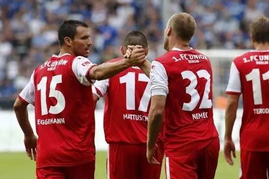  兹维列夫底线相持，力克劲敌斩获柏林站